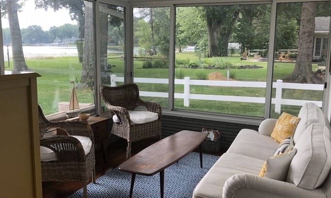 Hillsdale Cottage | NEW! Hillsdale Lakefront Cottage on Baw Beese Lake with fishing docks & sunroom!