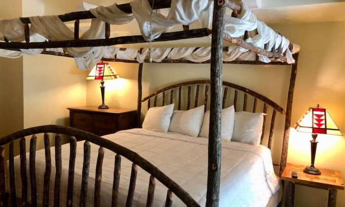 El Portal Cabin | NEW - Historic Landmark log cabin on Merced River