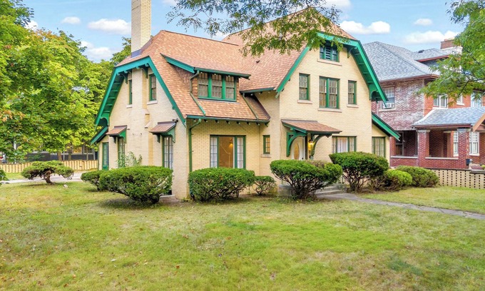 New Center Detroit House | New! Historic, Remodeled, Central Detroit Mansion