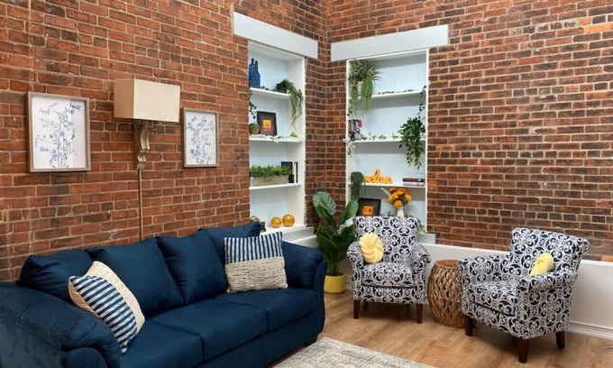 California Apartment | New! Historic & Renovated 3BR Riverside Suite