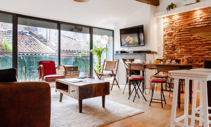 Saint-Etienne Apartment | {NEW} Historical loft, central, balcony