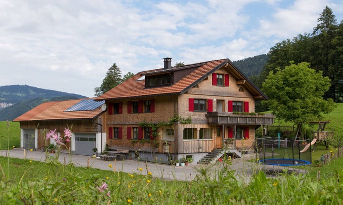 Grossdorf Apartment | New holiday flat in quiet location with a big garden, far from the street