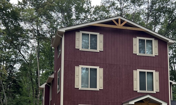 Pocono Pines Ski Chalet | New Home Getaway. Relax & Release. Fall Foliage. Alternative to Kalahari.