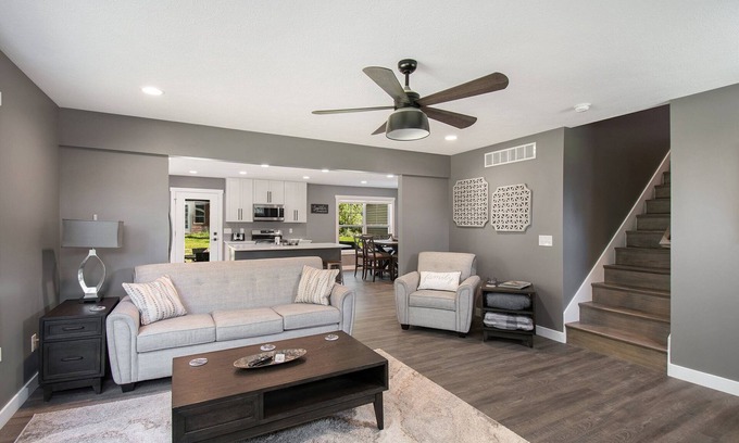 South Bend House | New Home! Quiet location- only 3 minutes to Notre Dame- Sleeps 12