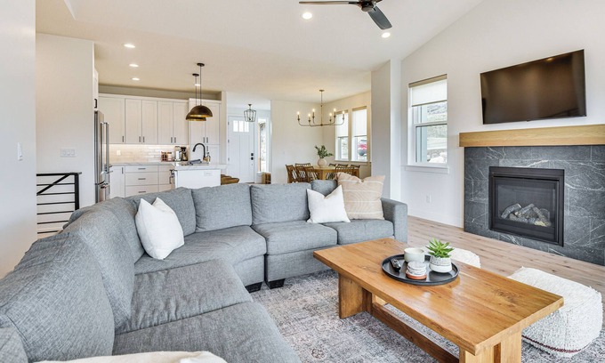 Wolf Creek House | New Home w/Amazing Views in Eden < 6 Mi to Ski!