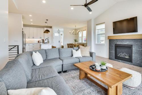Wolf Creek House | New Home with Amazing Views in Eden Less Than 6 Mi to Ski!