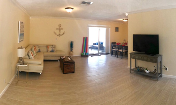 West Palm Beach House | *NEW*HOME WITH POOL * PALM BEACH VACATION HOME 🏡