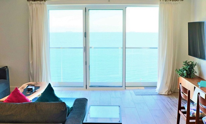 Sandown Apartment | New Horizon