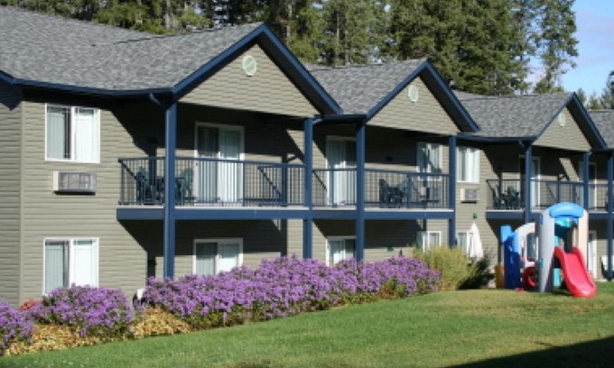 Christina Lake Hotel | New Horizon Motel