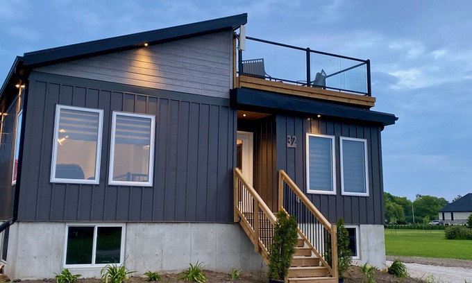 Port Albert House | NEW HOT TUB, ROOFTOP PATIO AND ENHANCED LAKE VIEWS! Dogs are welcome!