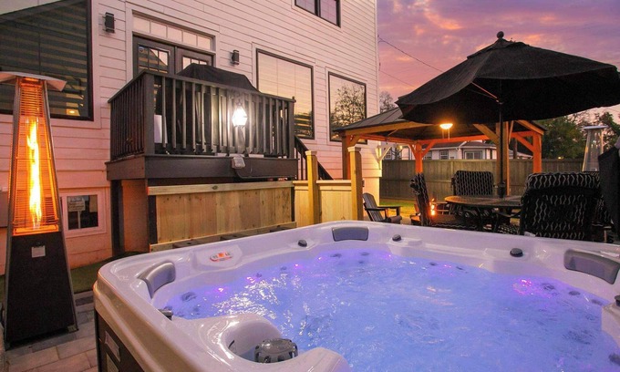 Cleveland Park House | New Hot Tub | Spacious Home | 2 Mi from Downtown