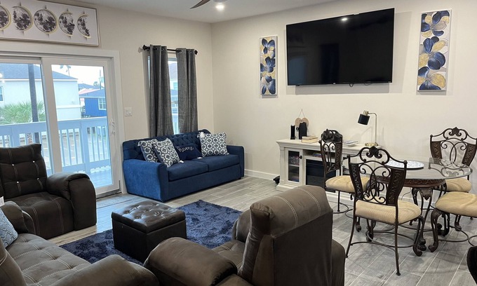 South Padre Island House | NEW -House Moon Sleep 8-10, Pool, game room, beach, shopping, gravity park, food