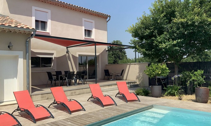 Camaret-sur-Aigues Villa | New house with heated private pool
