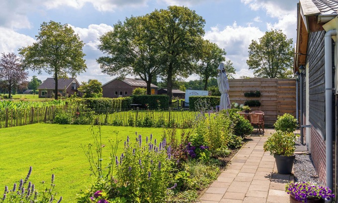 Hellendoorn House | New house with large garden and conservatory