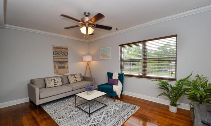 Virginia Park Apartment | New Huge Green Garden 1BR