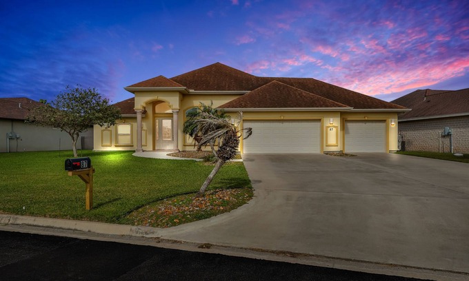 Laguna Vista House | NEW! Huge Modern Golf House W Resort Amenities 20% OFF first 3 bookings
