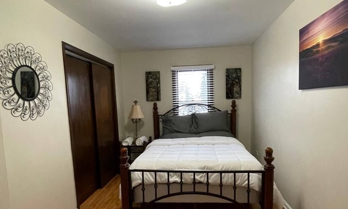 North Chicago House | New Humble Home! - Near Six Flags & Naval Base!