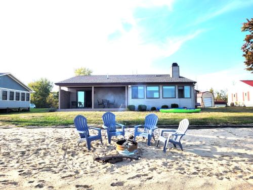 Au Gres House | New! Huron Paradise - Family-friendly Lakefront!
