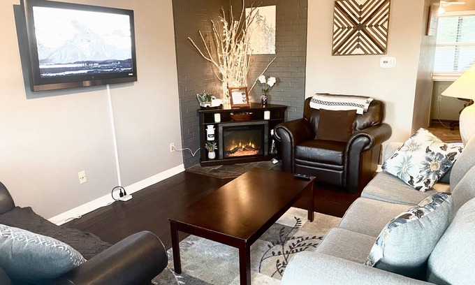 Ellicottville House | New! Ideal location! Walk to Town! Family Fun! Mountain/Park Views! Pet Friendly