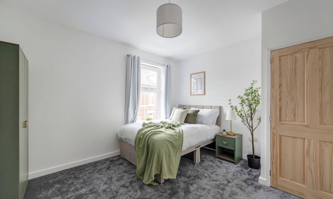 Derby House | New! Immaculate and Cosy 3 bed Home | Free Wi-Fi