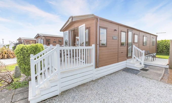 Looe House | New in 2017. Luxurious 14ft-wide holiday home.
