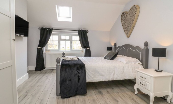Tholthorpe Cottage | New Inn Apartment