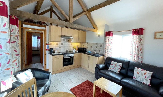 Harvington House | New Inn Lane Holiday Cottages