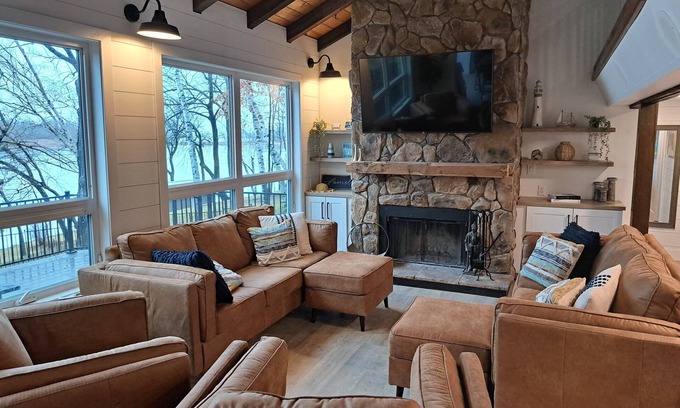 Dent House | NEW! Island View Lakehouse