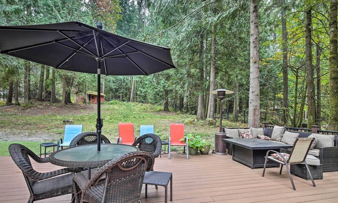 Mirrormont Apartment | NEW! Issaquah Getaway: Backyard Oasis w/ Hot Tub!