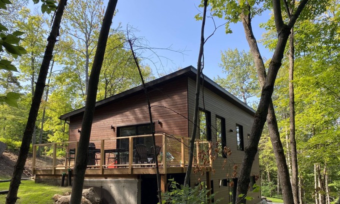 Morin Heights Ski Chalet | New! Japandi cabin in the forest