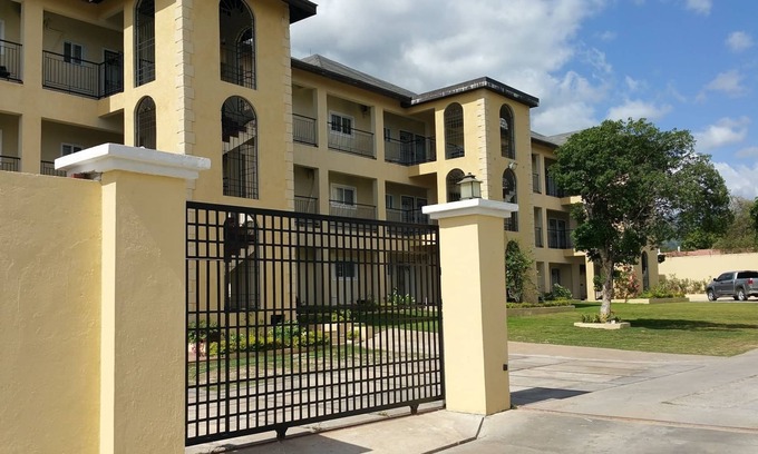 New Kingston Apartment | New Kingston Guest Apartment at Donhead