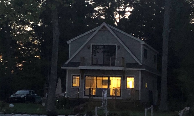 Strafford House | New Lake Front Home