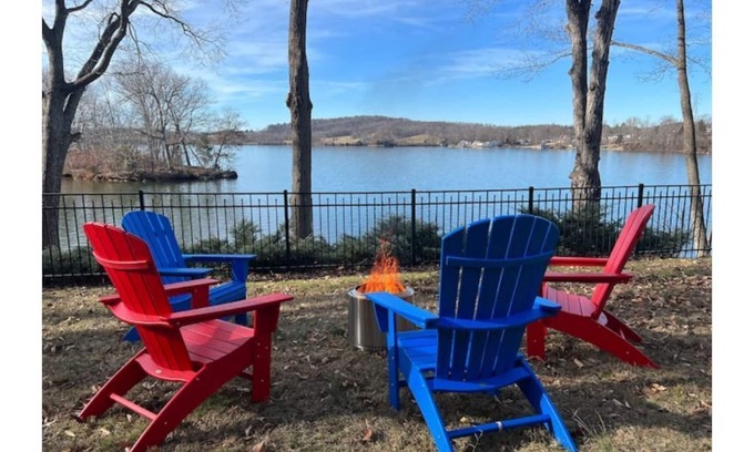 Radford House | NEW! Lake Front Lodge, VT & RU close