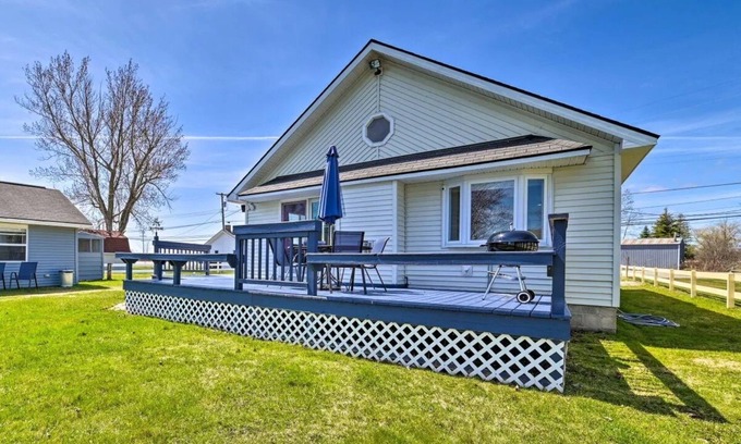 Houghton Lake House | NEW! Lake House w/A/C & Huge Deck! PET FRIENDLY!