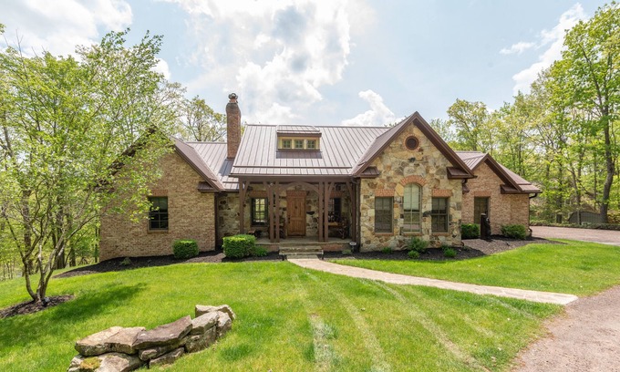 North Glade Hills House | New! Lake Therapy: Lakefront, Dock Slip, Hot Tub!