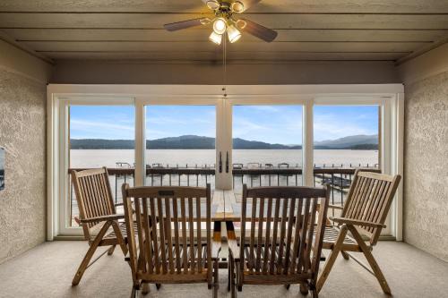 McCall House | New* Lake Time - Crystal Beach - Lakefront - Beach - Seasonal Pool