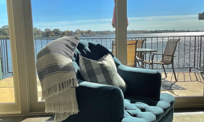 Seven Coves Condo | New! Lakefront 2-bedroom Condo. Newly remodeled.