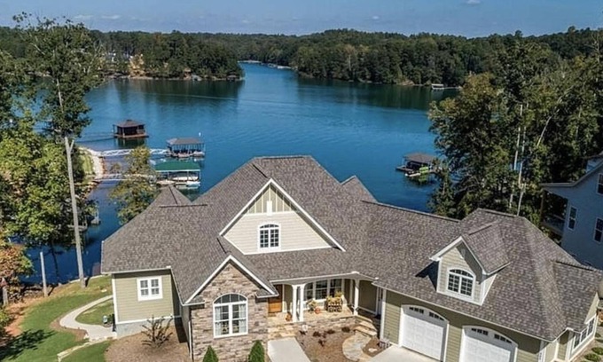 West Union House | New! Lakefront with Views from Every Window - With Dock, Fire Pit, BBQ, Kayaks