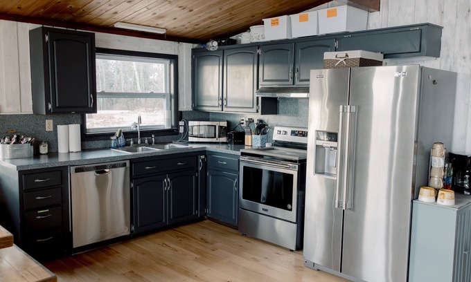 Elk Rapids House | New! Latitude Adjustment-lake front on Bass Lake-Pet friendly!