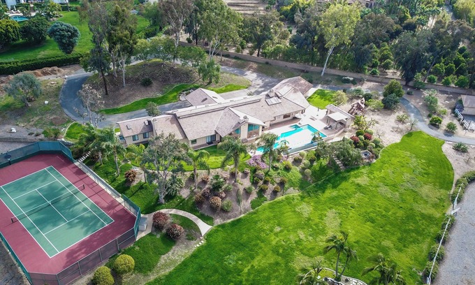 Covenant House | New list! Family ranch w/luxurious pool, spa & landscaping plus horse lodging!