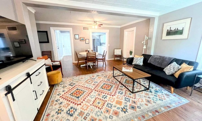 El Cajon House | New List Special! Newly Remodeled Historic Charm 4b - 2b Centrally Located