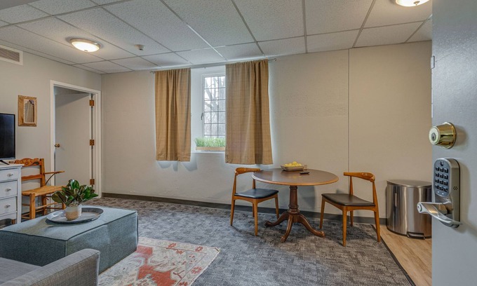 Music Row Apartment | New Listing! - 1 Bedroom apt in Music Row, Historic Building!