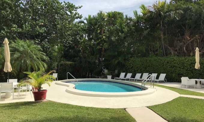 Central Beach Condo | NEW LISTING! 2 bdrm/1 bath. 5-min walk to Beach. Pool & Parking