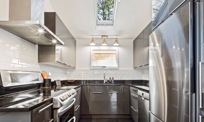 Wellfleet House | *New Listing 2023* Pitch Pines - Private, Bright, Close To Ocean Side Beaches