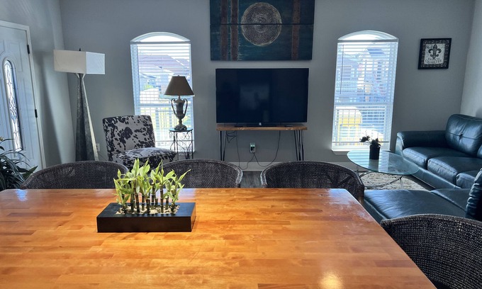 Milneburg House | ! New Listing Alert ! Large 3 Bdrm 2 bath