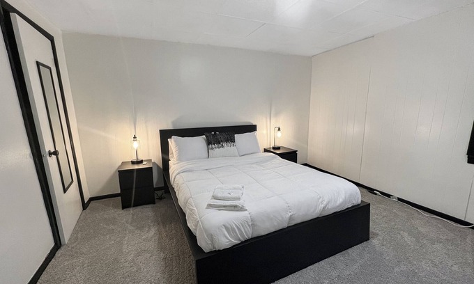 Pittsburgh House | *New Listing* Amazing Views/Minutes from Downtown/Private Parking
