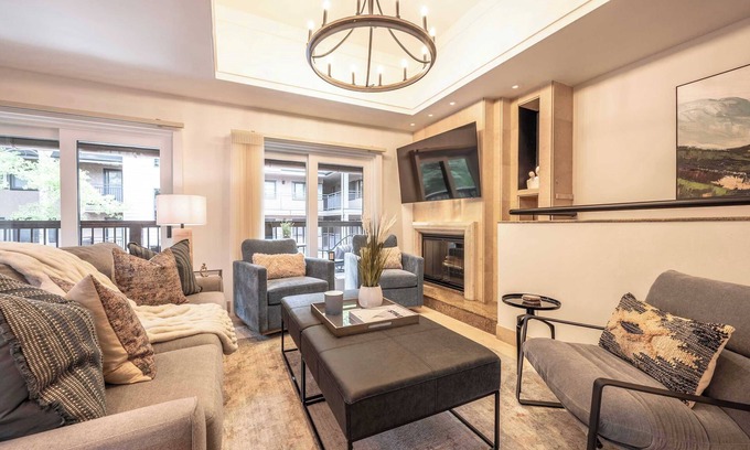 Aspen Condo | New Listing! Aspen Core 5BR Townhouse!