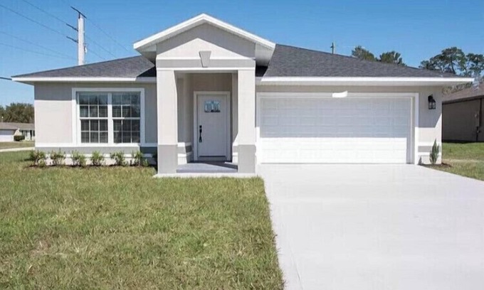 Deltona Lakes House | *New Listing!* Between Beach & Theme Parks!
