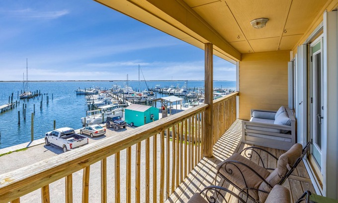 Southwind House | New Listing! Blue Views - Beautiful Waterfront Townhome At Southwind Marina