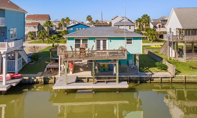 Isla Del Sol House | New Listing! Canal Home Cozy and Clean